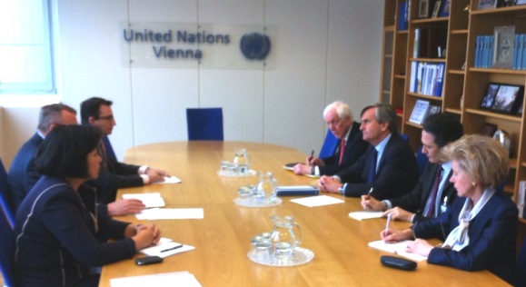 Ambassador Román Oyarzun Marchesi (centre right), Chair of the 1540 Committee at a meeting with the Executive Director of UNODC, Mr. Yuri Fedotov in Vienna on 20 May 2015.